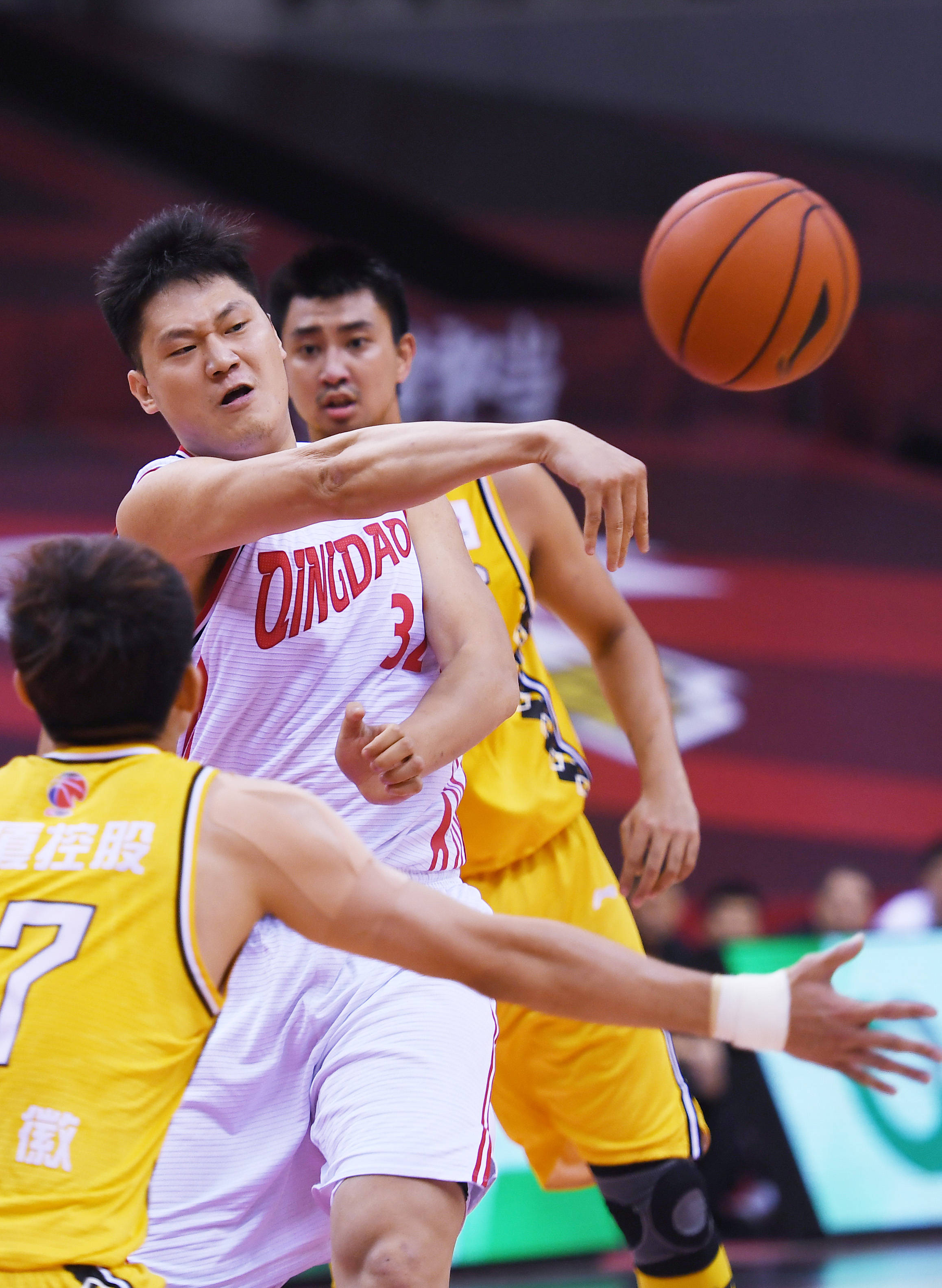 爱游戏-金州勇士外线爆发备战CBA季后赛清晨山东男篮内部沟通——西甲节点到来，关键时刻达拉斯独行侠备战意甲直接炸裂