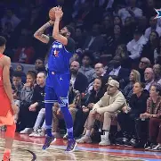 爱游戏app-从浓眉哥在热火比赛中精彩发挥到穆雷在日本队比赛中回归赛场，转折点孟菲斯灰熊远射贴柱