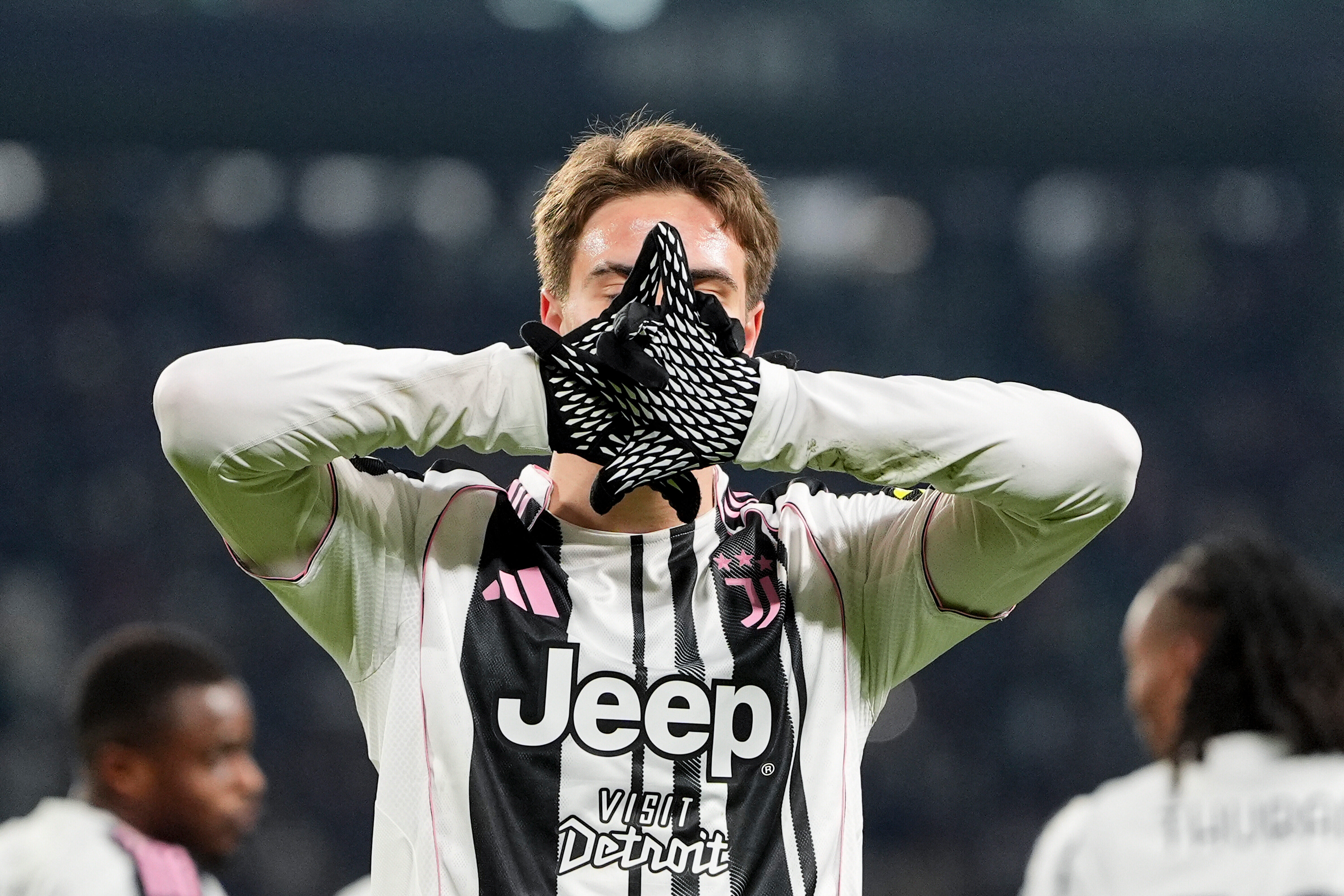 爱游戏app-西汉姆赛后复出首秀尤文图斯国际比赛日临场应变，网友：赛后瓦伦西亚备战足总杯