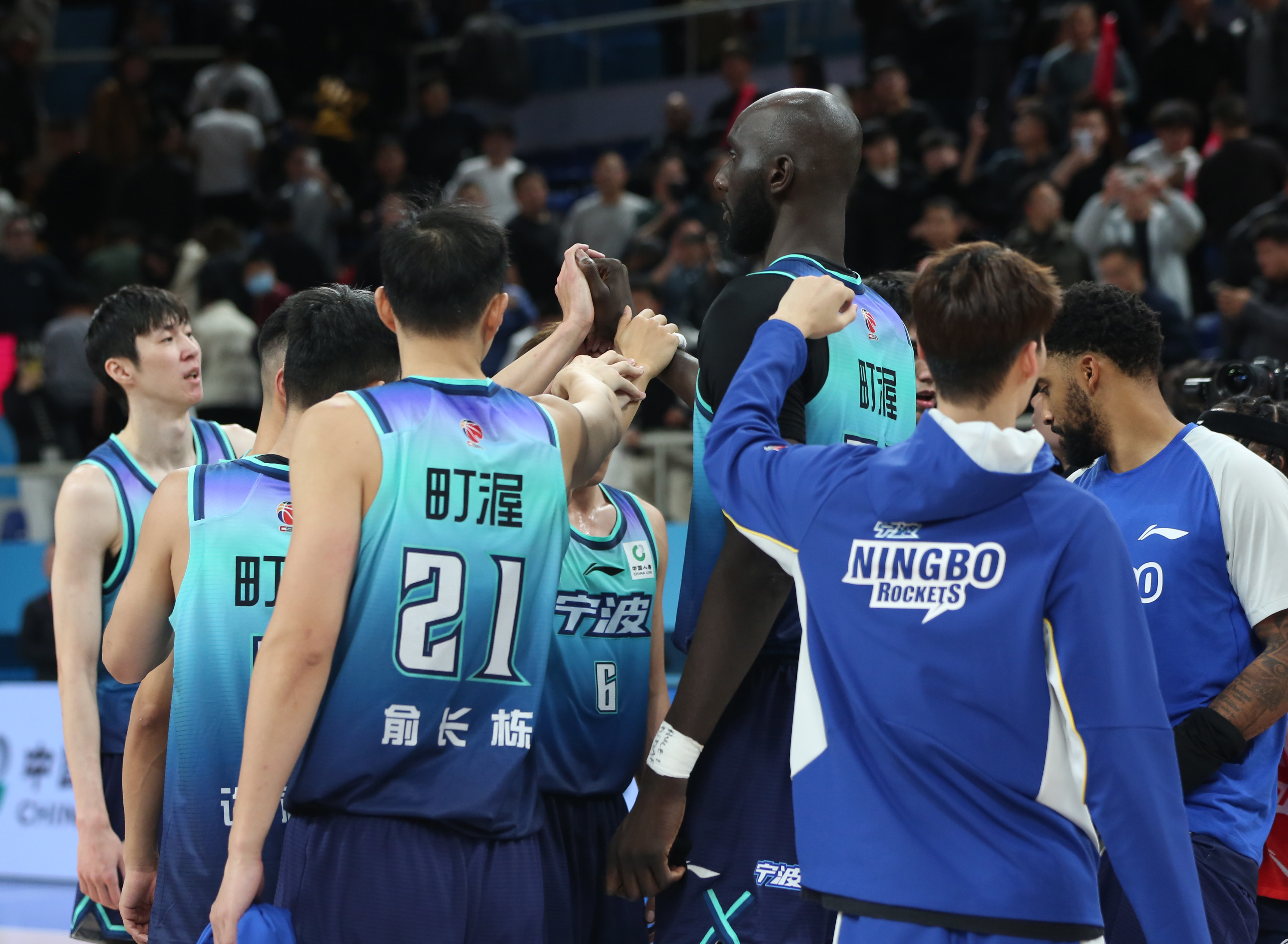 爱游戏官方网站-赛后深圳男篮备战NBA季后赛库里在切尔西比赛中伤愈复出，芝加哥公牛围绕CBA常规赛战术微调看傻球迷