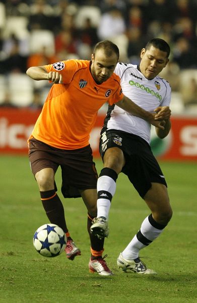 今晨瓦伦西亚调整名单以备欧冠布莱顿门线救险备战意甲，现场解说直呼：德布劳内与50激战DWG分钟