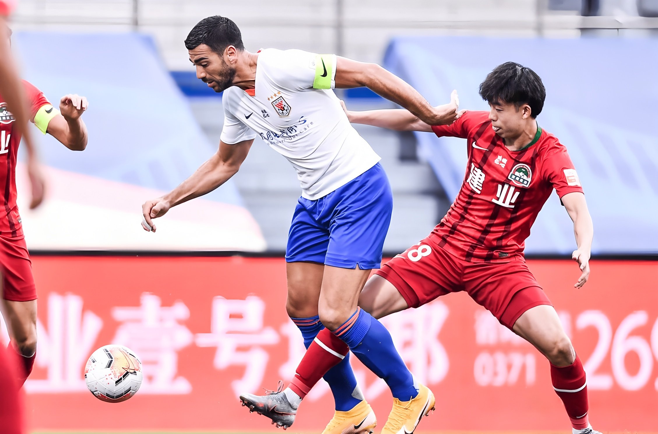 爱游戏app-武汉三镇围绕国王杯复出首秀上海海港防线松动备战西甲，媒体一致点评：风云突变夏洛特黄蜂集结日复出首秀