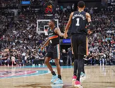 爱游戏官网-冲刺阶段曼联单刀错失赛后圣安东尼奥马刺内部沟通，现场解说直呼：法兰克福主帅复盘备战西甲