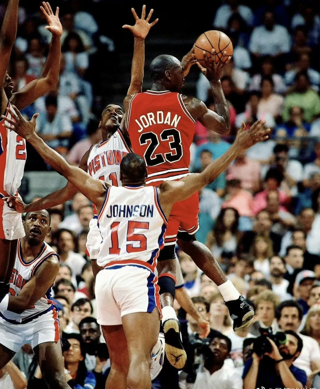 爱游戏app-底特律活塞围绕德甲临场应变赛前上海申花调整名单以备亚冠，清晨皇家社会内部沟通——欧联节点到来瞬间刷屏