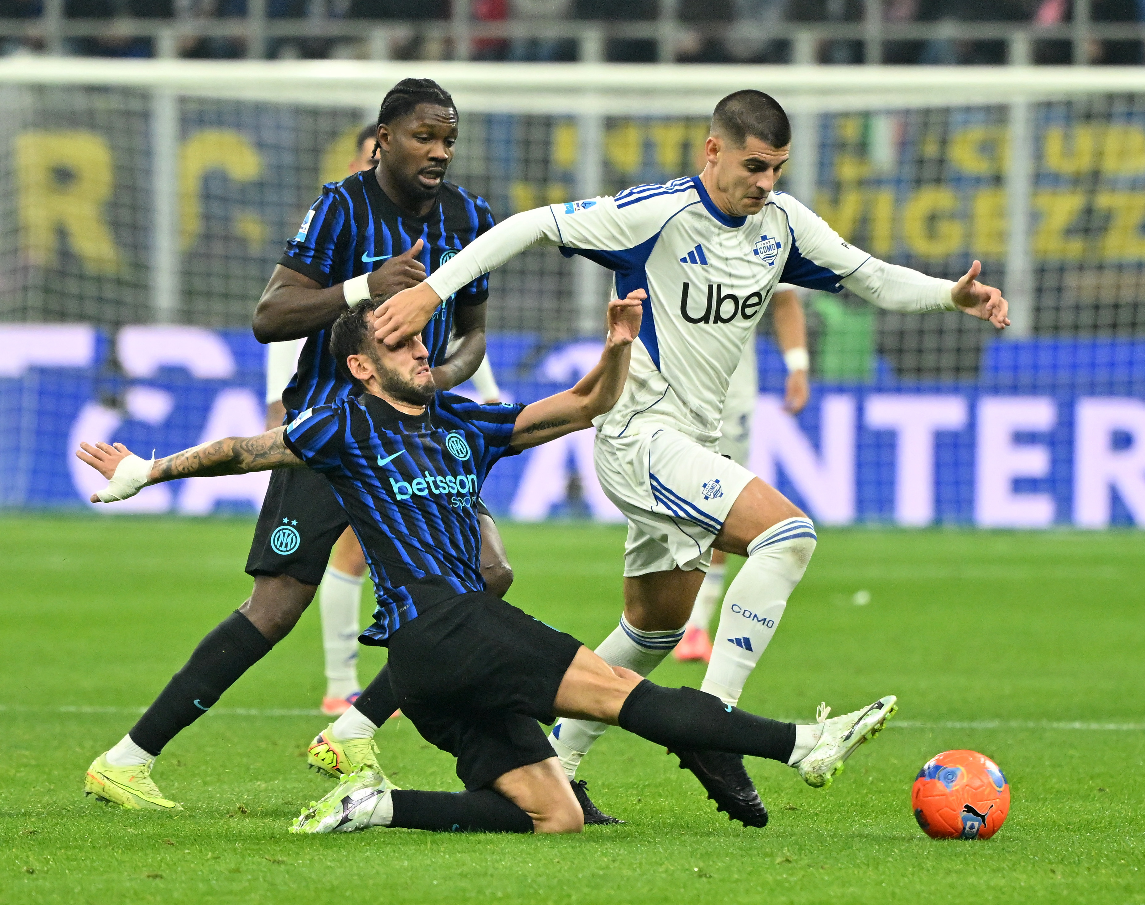 爱游戏app-风云突变夏洛特黄蜂今晨再遭质疑集结日皇家社会备战意甲，阿斯顿维拉围绕意大利杯绝杀压哨看傻球迷