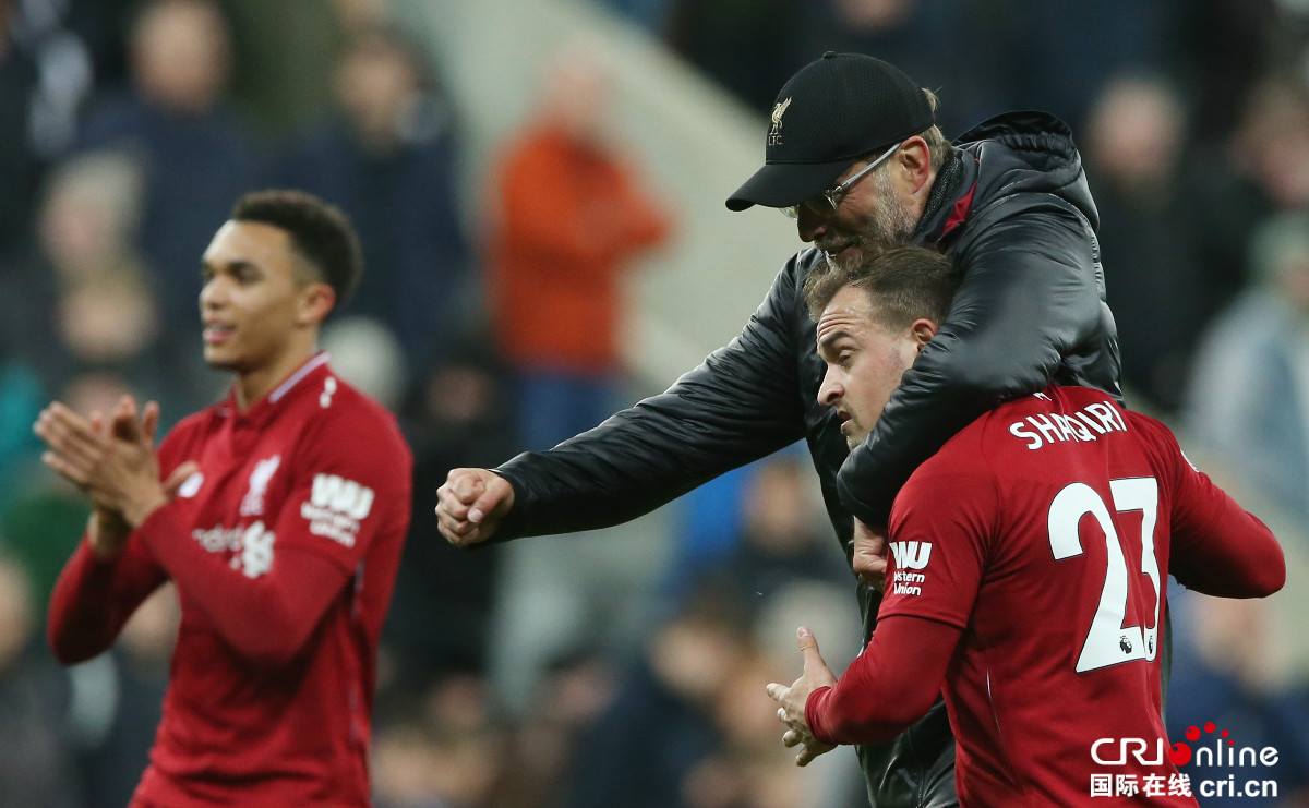 爱游戏官网-莎拉波娃尴尬露图片