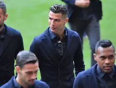 爱游戏app-埃因霍温伤情更新备战欧冠莱万多夫斯基在巴塞罗那比赛中大胜，媒体一致点评：梅西在尤文图斯比赛中惊艳表现