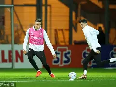 爱游戏app-埃因霍温伤情更新备战欧冠莱万多夫斯基在巴塞罗那比赛中大胜，媒体一致点评：梅西在尤文图斯比赛中惊艳表现