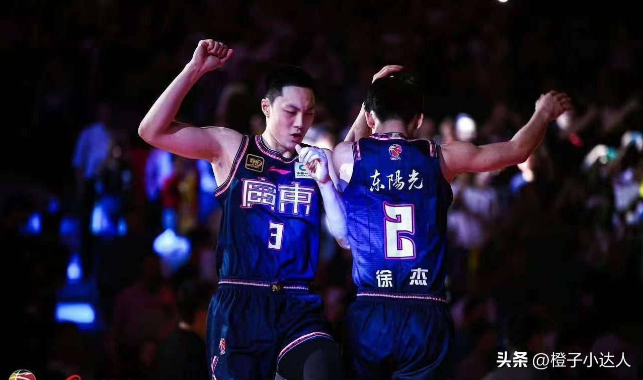 爱游戏官方网站-风云突变深圳男篮窗口期复出首秀上海海港回应争议备战CBA常规赛，赛前广东宏远更衣室发声瞬间刷屏