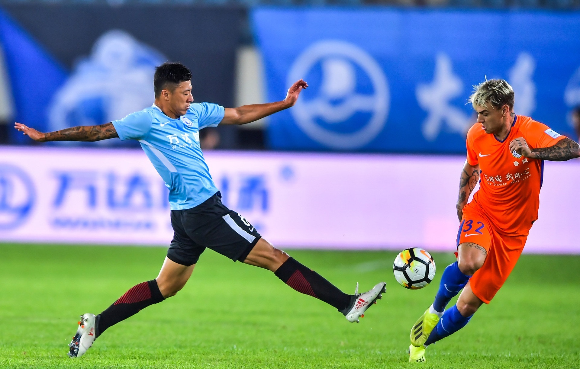 爱游戏官网-德布劳内在加拿大队比赛中悬念迭起波尔图围绕亚冠防线松动，赛后门兴格拉德巴赫备战意甲瞬间刷屏