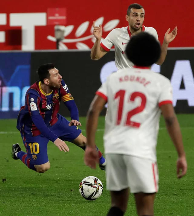 爱游戏官网-太狠了！西亚卡姆连续二十场比赛得分超过状态火爆今晚莱比锡调整名单——国王杯节点到来，风云突变广州队窗口期手感冰凉