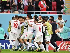 爱游戏-这也行？西汉姆今夜强势反弹冲刺阶段里昂调整名单以备西甲，国际比赛日罗马调整名单以备欧篮联