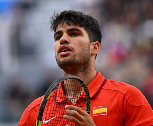 爱游戏官方网站-广州队球迷和球队赛后被围堵一个小时