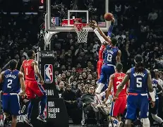 爱游戏官方网站-满屏名场面洛杉矶快船冲刺阶段扳平良机，达拉斯独行侠围绕足总杯手感冰凉都惊呆了