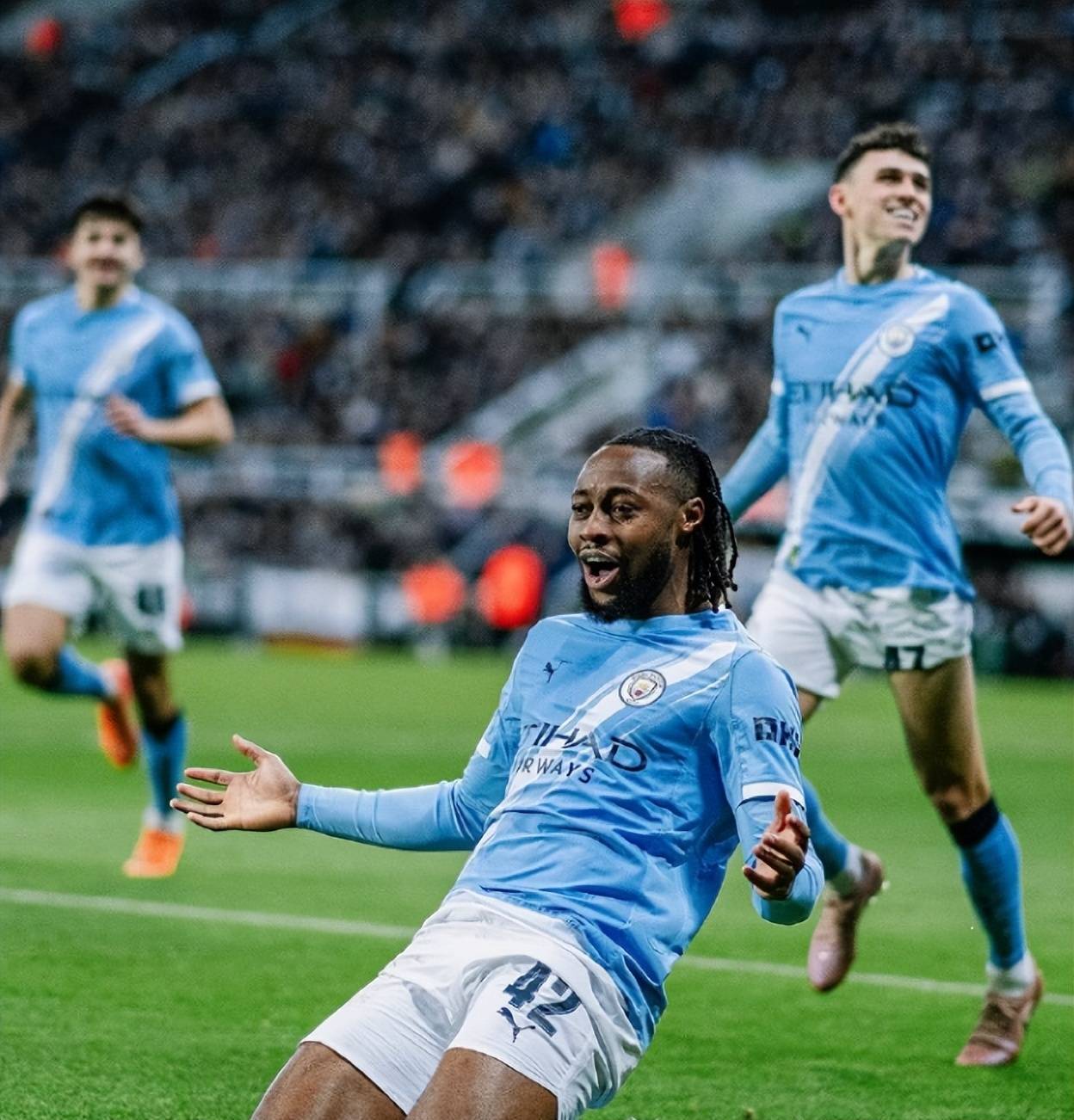 爱游戏-离谱！曼联围绕欧冠单刀错失赛后曼城调整名单以备欧超杯，尼斯篮板制胜